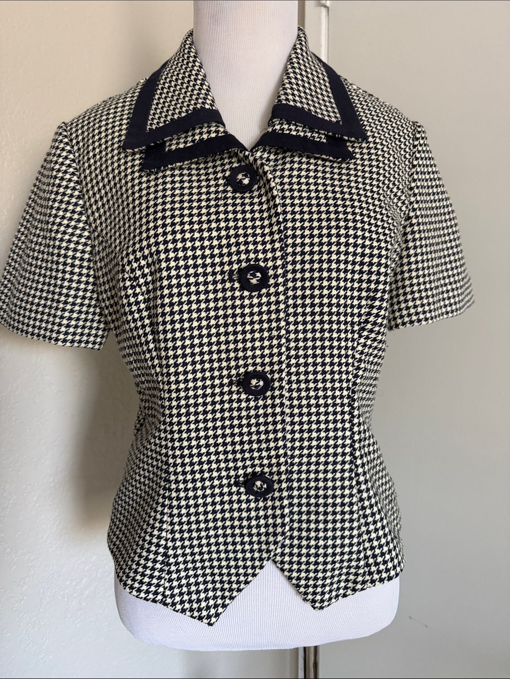 1980’s Vintage Jennifer Jeffries Houndstooth Short Sleeve Button Front Top